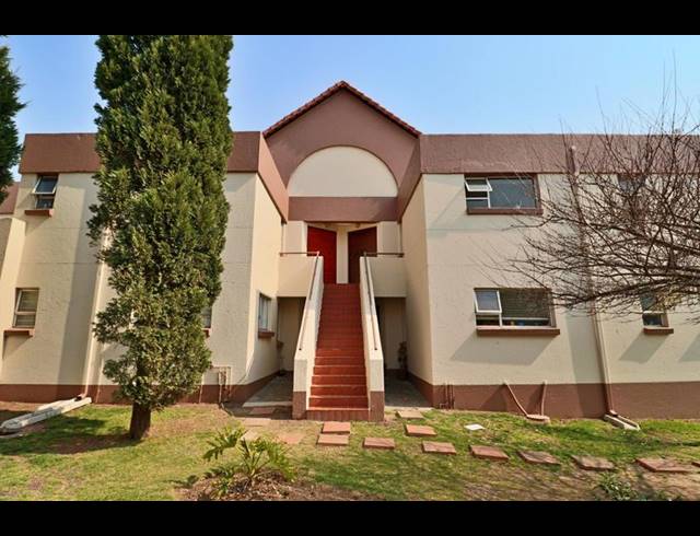 2 BEDROOM TOWNHOUSE FOR SALE IN BEDFORDVIEW